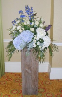 Blue & White Pedestal  WREC428